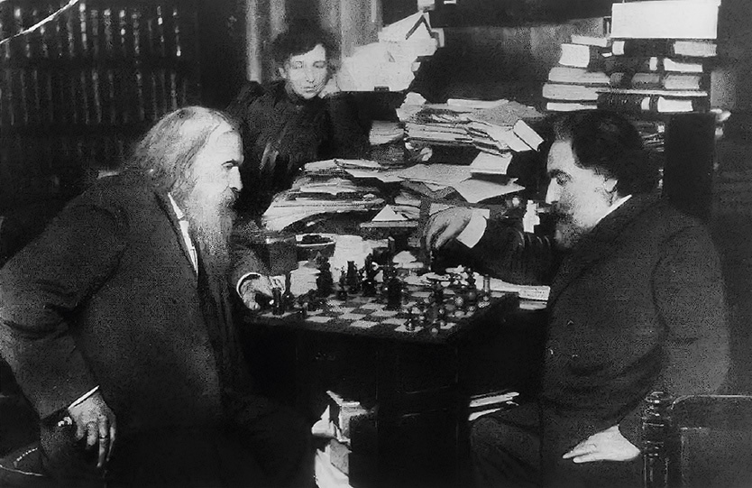 DI Mendeleev igraet v shakhmaty s hudozhnikom