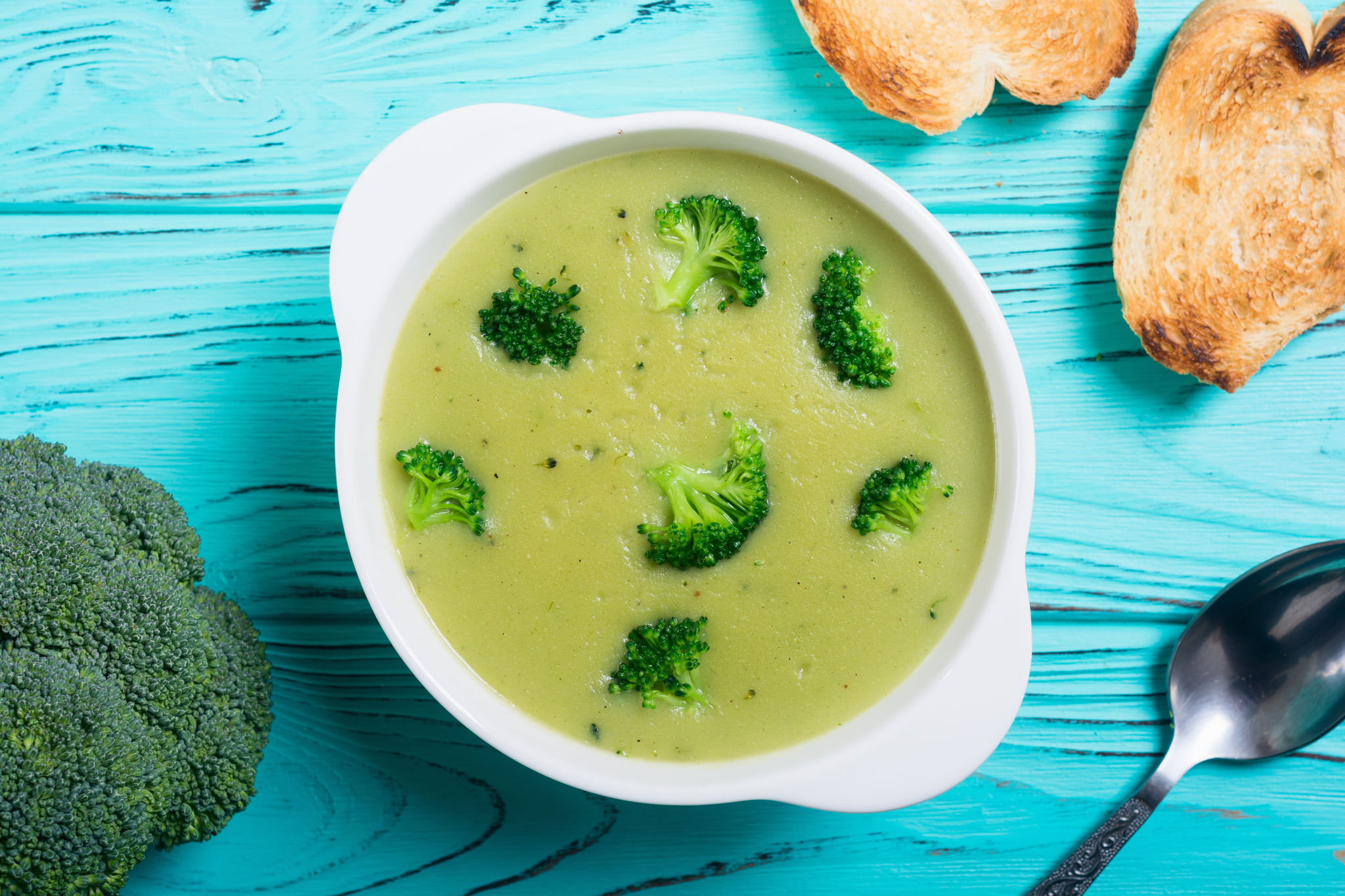 Syrnyi sup s brokkoli grenkami