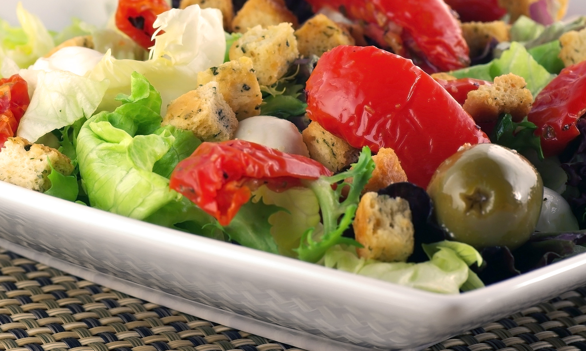 Salat s syrom mocarella vyalenymi tomatami2